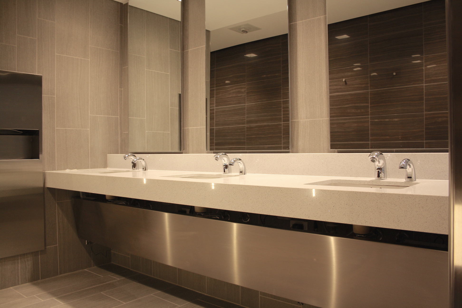 dauter-stone-commerical-bathroom Calgary City Centre Tower 3