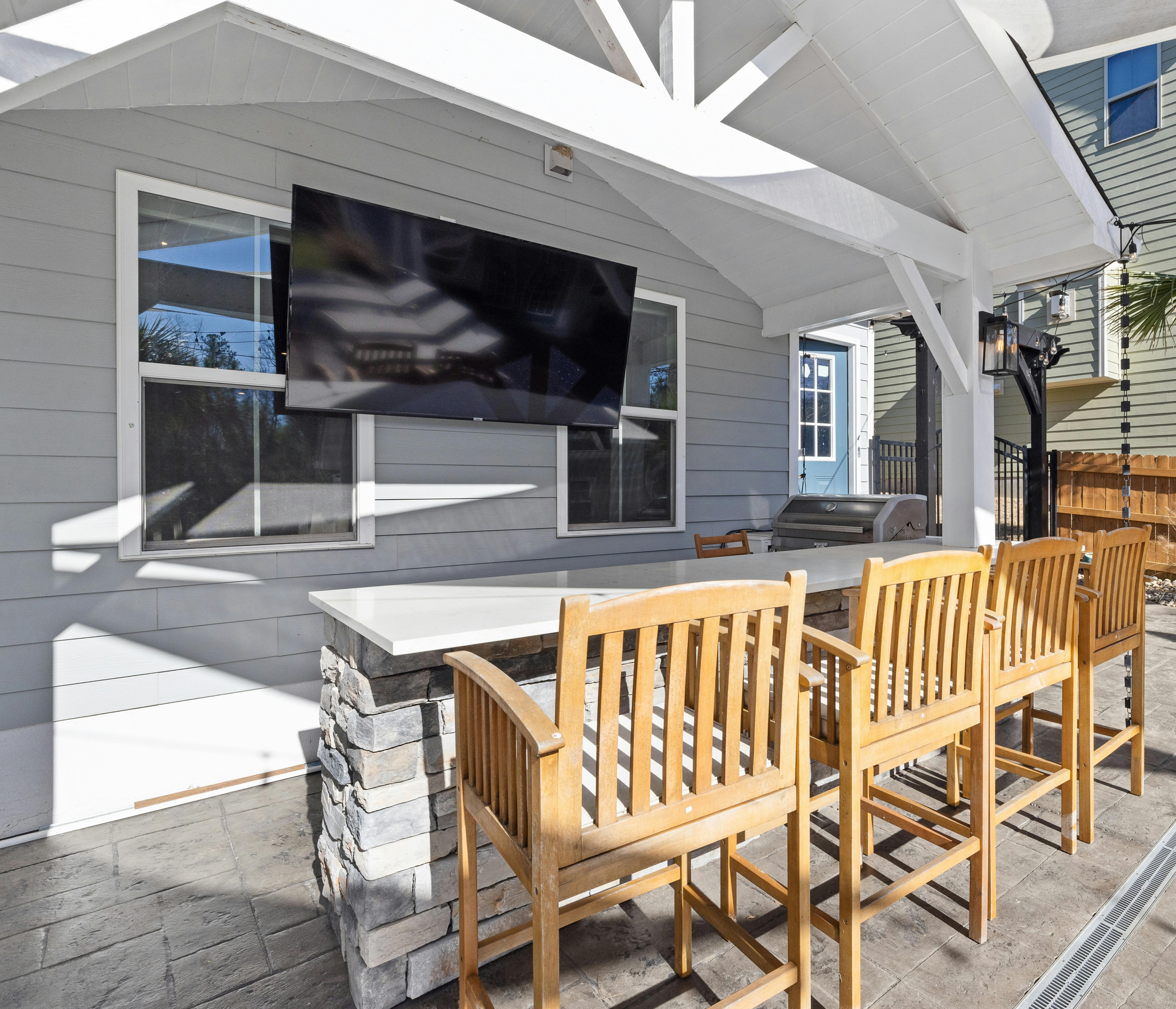 Outdoor Kitchens Built With Custom Stone – What to Know Before You Start